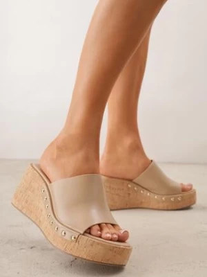 Beżowe Klapki na Koturnie i Platformie z Korka Ozdobione Nitami Fyserlienne ciaodeo