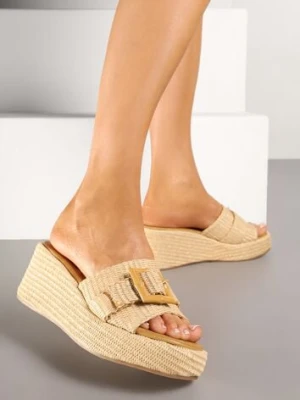 Beżowe Klapki na Koturnie z Plecionką i Klamrą Delionora
