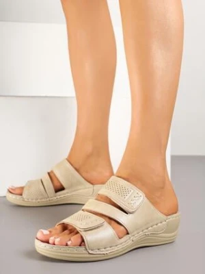 Beżowe Klapki na Koturnie ze Skórzaną Wkładką Przeszyciami i Perforacją Doviera getel