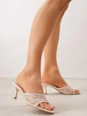Beżowe Klapki na Metalicznej Szpilce z Kwiatowym Haftem i Perłowymi Koralikami Melonia