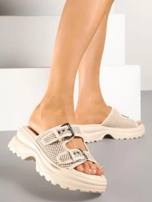 Beżowe Klapki na Tłoczonej Platformie Zdobione Klamrami i Plecionką Mlerra weide