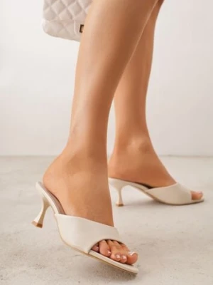 Beżowe Klapki Peep Toe na Niskiej Szpilce Carinatia mulanka