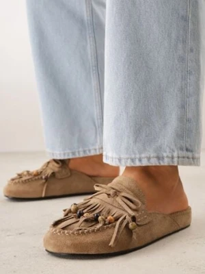 Beżowe Klapki VICES Mule Ozdobione Frędzlami Koralikami i Kokardą Eathelena