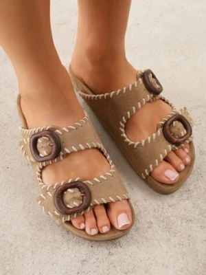 Beżowe Klapki VICES z Klamrami w Drewnianym Stylu i z Przeszyciami Nerineira