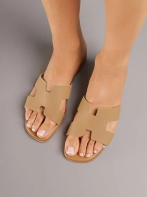 Beżowe Klapki Vices ze Skóry Naturalnej Ozdobione Wycięciami Arqelia