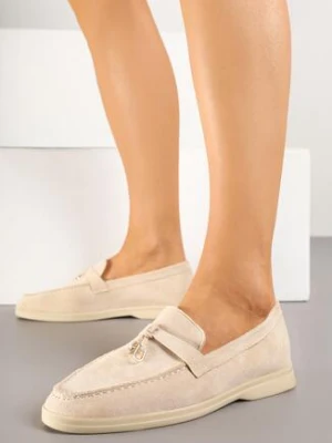 Beżowe Mokasyny z Imitacji Zamszu z Ozdobną Aplikacją Tasseli givana