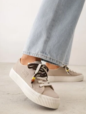 Beżowe Niskie Trampki z Podwójnymi Sznurówkami na Tłoczonej Platformie Astedella msmg