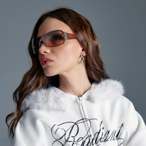 Beżowe okulary przeciwsłoneczne w stylu Y2K House