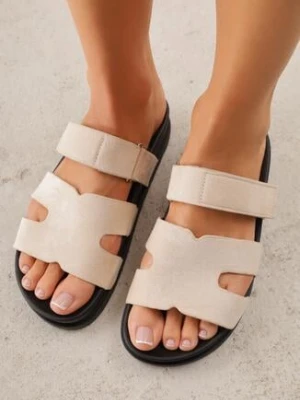 Beżowe Płaskie Klapki z Ozdobnymi Wycięciami i Paskiem na Rzep Hisine shoes