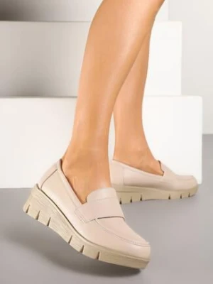 Beżowe Półbuty w Stylu Mokasynów na Koturnie ze Skórzaną Wkładką z Ozdobnym Paskiem Rieva vices