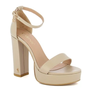 Beżowe sandały damskie CARINII B8835-491-000-000-F86