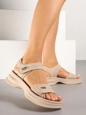 Beżowe Sandały na Grubej Tłoczonej Podeszwie z Metalicznymi Ozdobami Odivessa potocki