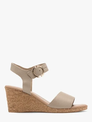 Beżowe sandały na koturnie Ryłko