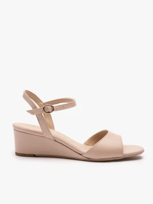 Beżowe sandały na koturnie Ryłko