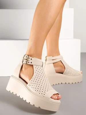 Beżowe Sandały na Koturnie z Ażurową Cholewką i Skórzaną Wkładką Evialina goodin