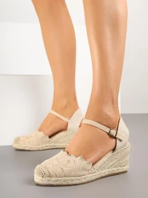 Beżowe Sandały na Koturnie z Plecionki Zdobione Kwiatowym Haftem Soriliane givana