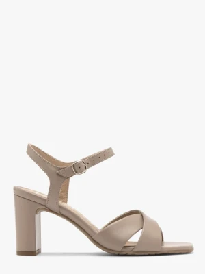 Beżowe sandały na obcasie Ryłko