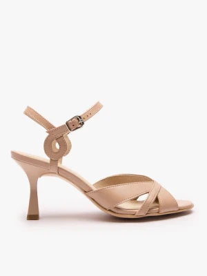 Beżowe sandały na obcasie Ryłko