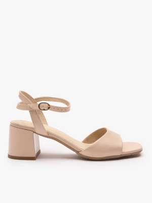 Beżowe sandały na obcasie Ryłko