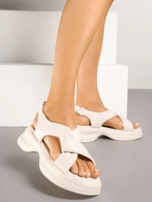 Beżowe Sandały na Platformie Ozdobione Geometrycznymi Paskami Elmio weide