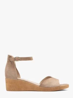 Beżowe sandały na platformie Ryłko