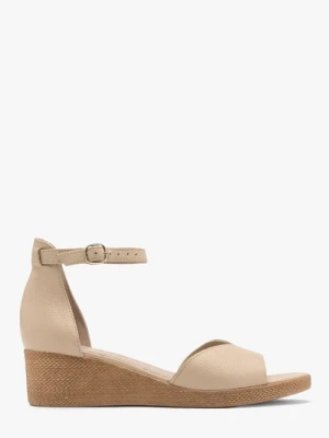 Beżowe sandały na platformie Ryłko