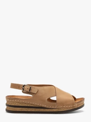 Beżowe sandały na platformie Ryłko