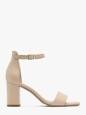 Beżowe sandały na słupku Ryłko