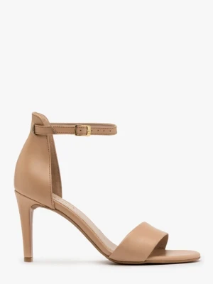 Beżowe sandały na szpilce Ryłko