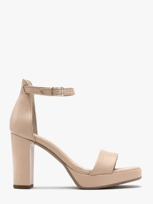 Beżowe sandały na wysokim słupku oraz balu Ryłko