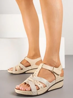 Beżowe Sandały Vices na Koturnie z Przeplatanymi Paskami z Perforacją Liselania