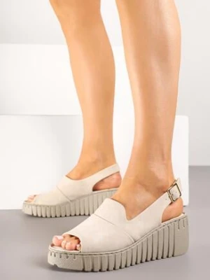 Beżowe Sandały Vices na Koturnie z Tłoczeniem Realivra