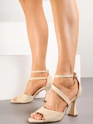 Beżowe Sandały Vices na Szpilce z Asymetrycznymi Paskami Saroneira