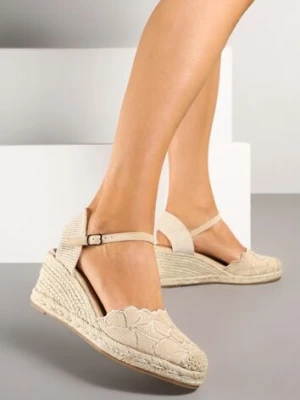 Beżowe Sandały z Ozdobnym Haftem z Kwiatami na Plecionym Koturnie Soridelle givana