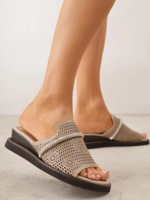 Beżowe Skórzane Klapki na Koturnie z Ażurową Cholewką i Cyrkoniami Nessorin m.daszynski