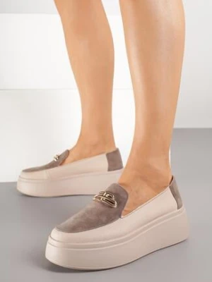 Beżowe Skórzane Półbuty na Koturnie i Platformie z Metaliczną Ozdobą Florgise goodin