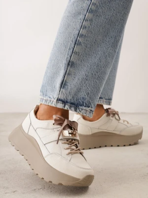 Beżowe Skórzane Sneakersy na Grubej Podeszwie z Paskiem z Metalowym Zapięciem Cirmia Goodin