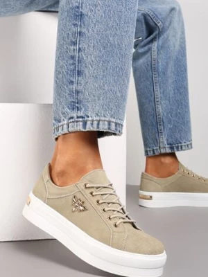Beżowe Skórzane Sneakersy na Grubej Podeszwie z Przeszyciami i Broszką Nirnile