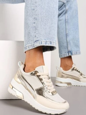 Beżowe Sneakersy na Niewysokim Koturnie z Metalicznymi Naszywkami Swerdia