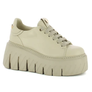 Beżowe sneakersy na platformie CARINII B10076-T43-000-000-G75