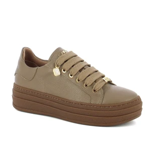 Beżowe sneakersy skórzane CARINII B10467-T92-000-000-G74