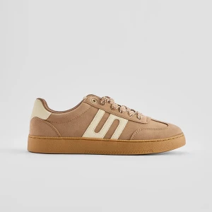 Beżowe sneakersy z kremowymi wstawkami House