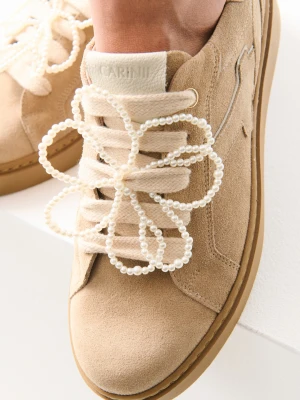 Beżowe sneakersy zamszowe CARINII B10470-O17-000-000-G81