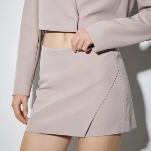 Beżowe spódnico-spodenki z zakładką House