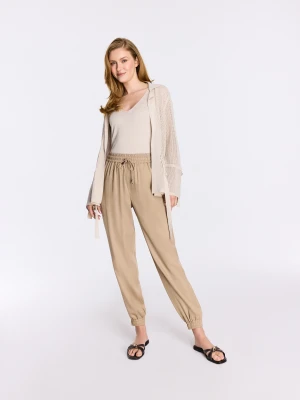 Beżowe spodnie o kroju joggers z wysokim stanem TARANKO