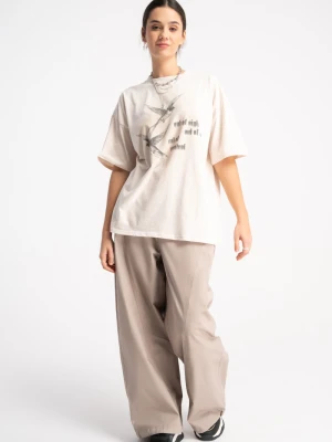 Beżowe spodnie tkaninowe z modnymi cięciami Reporter