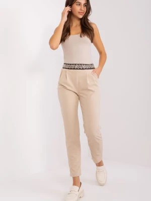 Beżowe spodnie z materiału z ozdobną gumką w pasie Italy Moda