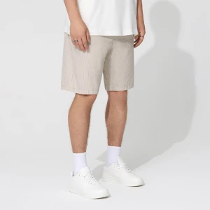 Beżowe szorty na gumce w prążki House