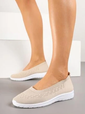 Beżowe Wsuwane Tenisówki z Delikatną Perforacją Firsedi
