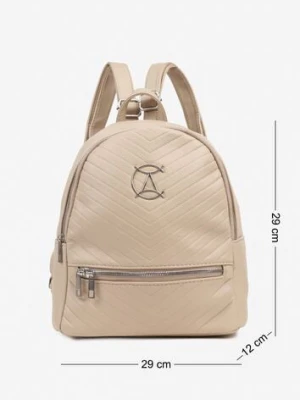 Beżowy Casualowy Plecak Ozdobiony Metalicznym Logo i Pikowaniem Jaloedi
